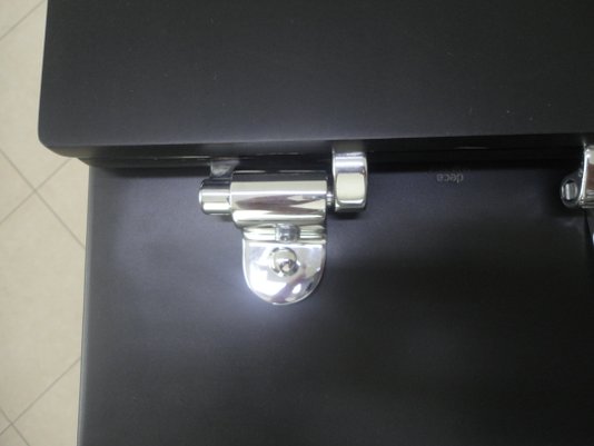 Assento poliester slow close com microban AP.237.94 para bacias Carrara/Duna/LK/Nuova ebano fosco com ferragem cromada Deca