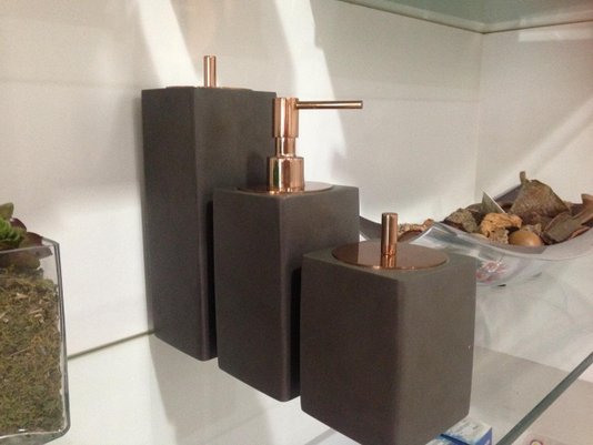 conjunto-com-3-pecas-saboneteira-liquida-porta-escova-e-porta-cotonete-marrom-fosco-resimetal