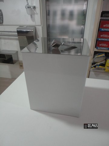 Lixeira Quadrada Branca com Tampa articulavel em Aço inox Polido