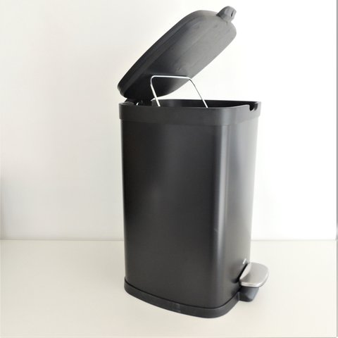 Lixeira 6 litros Preta com Pedal e Balde