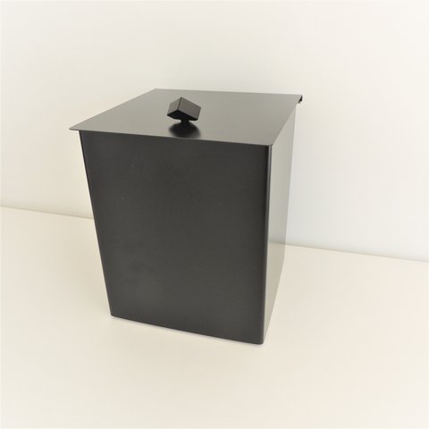 Lixeira Preto Fosco / Tampa Articulada 18x18x23
