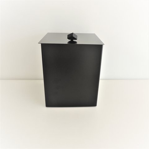 Lixeira Preto Fosco / Tampa Articulada 18x18x23