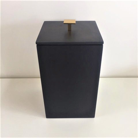 Lixeira Preto Fosco / Puxador Gold 15x15x25 4 litros