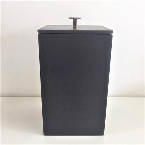 Lixeira Preto Fosco / Puxador Gold 15x15x25 4 litros