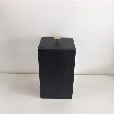 Lixeira Preto Fosco / Puxador Gold 15x15x25 4 litros