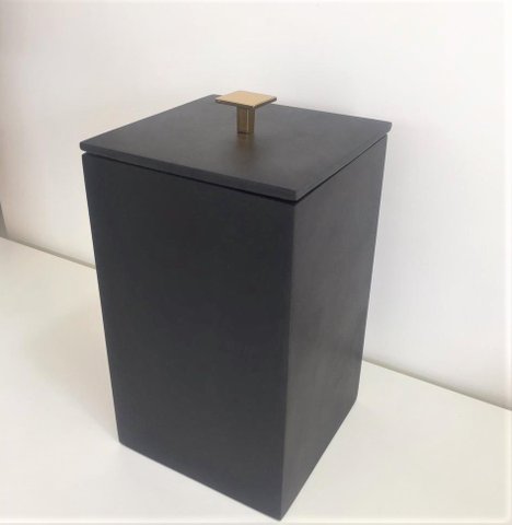 Lixeira Preto Fosco / Puxador Gold 15x15x25 4 litros