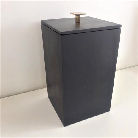 Lixeira Preto Fosco / Puxador Gold 15x15x25 4 litros
