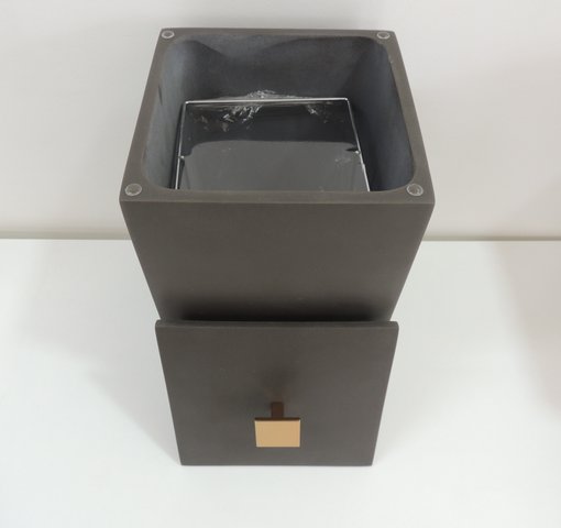 Lixeira Marrom Fosco / Puxador Red Gold 15x15x25 4 litros