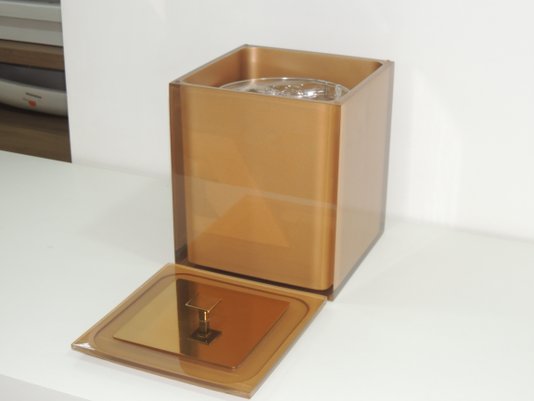Lixeira Quadrada 8 litros 22x22x25 em Poliester Cristal Ouro com tampa Dourada
