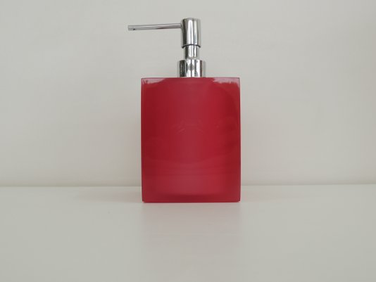 saboneteira-liquida-de-mesa-10-5-x-8-0-x-8-0-cm-em-poliester-rosa-com-tampa-cromada