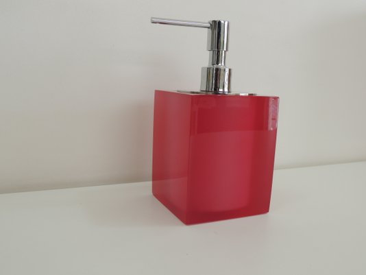 saboneteira-liquida-de-mesa-10-5-x-8-0-x-8-0-cm-em-poliester-rosa-com-tampa-cromada