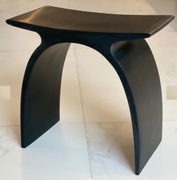 Banqueta 189 em Resina de Poliester 41x40x21 Resimetal