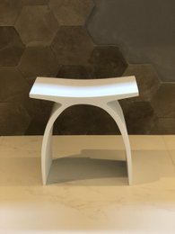 Banqueta 189 em Resina de Poliester 41x40x21 Resimetal