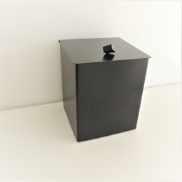 Lixeira Preto Fosco / Tampa Articulada 18x18x23