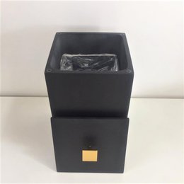 Lixeira Preto Fosco / Puxador Gold 15x15x25 4 litros